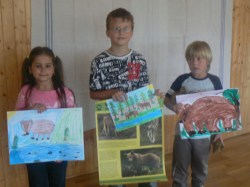 Výherci se svými výkresy (mladší kategorie) Výherci se svými výkresy (mladší kategorie)