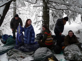 putovní vlčí hlídky přespávají venku putovní vlčí hlídky přespávají venku