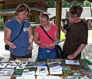 osvěta na infostánku v rámci kulturní akce; foto: L.Machalová