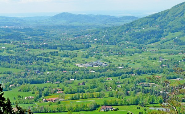 kulturní krajina oddělující horské masivy