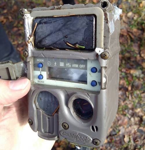 Rozkousaná fotopast Rozkousaná fotopast