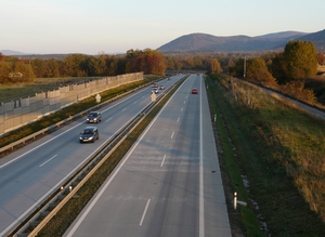 silnice přetínají migrační trasy pod Beskydami