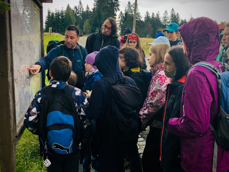 Výukový program o velkých šelmách pro žáky základní školy v Beskydech